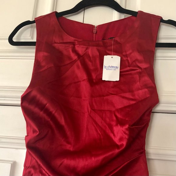*NWT* Vibrant Red Ruched Sleeveless Fitted Dress - Made in Canada - Size XXS - Picture 3 of 16